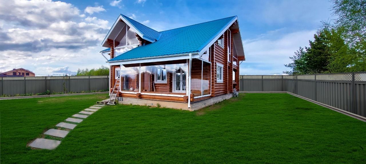 Мягкие окна на веранде загородного дома в Белых Берегах